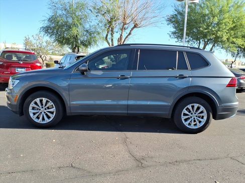 Used 2020 Volkswagen Tiguan S image 2