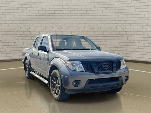 Used 2021 Nissan Frontier SV w/ Midnight Edition Floor Mats image 3