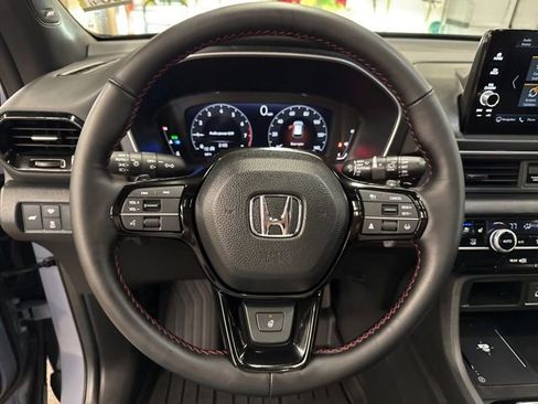 Used 2025 Honda Pilot Black Edition image 12