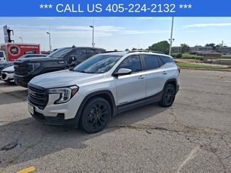 Used 2022 GMC Terrain SLE w/ Driver Convenience Package image 1
