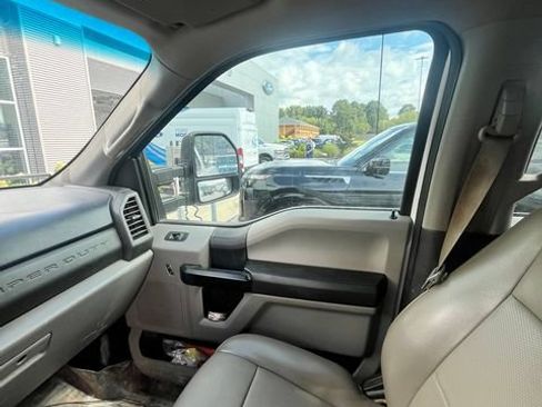 Used 2019 Ford F250 XL w/ Power Equipment Group AWD/4WD image 12