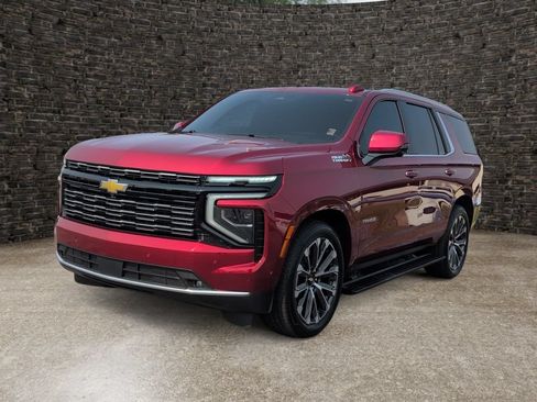 Used 2025 Chevrolet Tahoe High Country AWD/4WD image 6