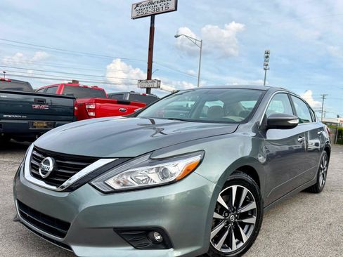 Used 2016 Nissan Altima 2.5 SV w/ Convenience Package FWD image 4