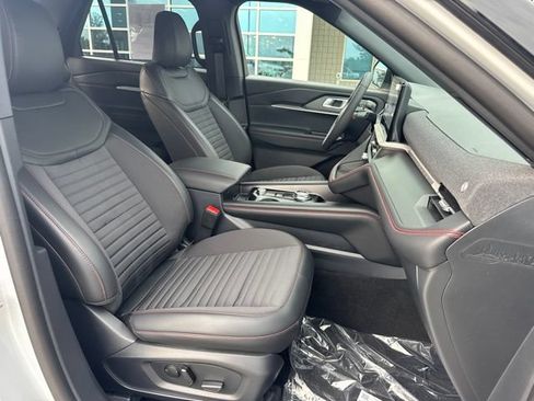 Used 2026 Ford Explorer ST-Line w/ ST-Line Street Pack AWD/4WD image 14