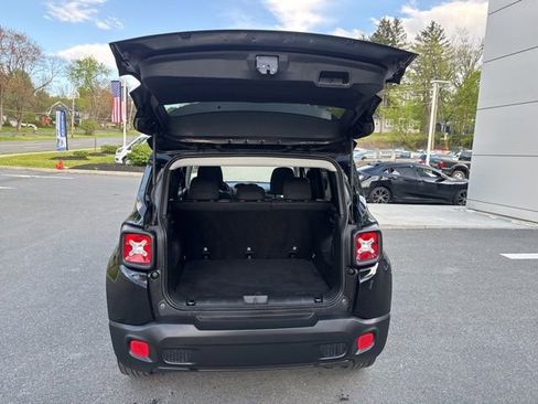 Used 2018 Jeep Renegade Latitude w/ Cold Weather Group AWD/4WD image 9