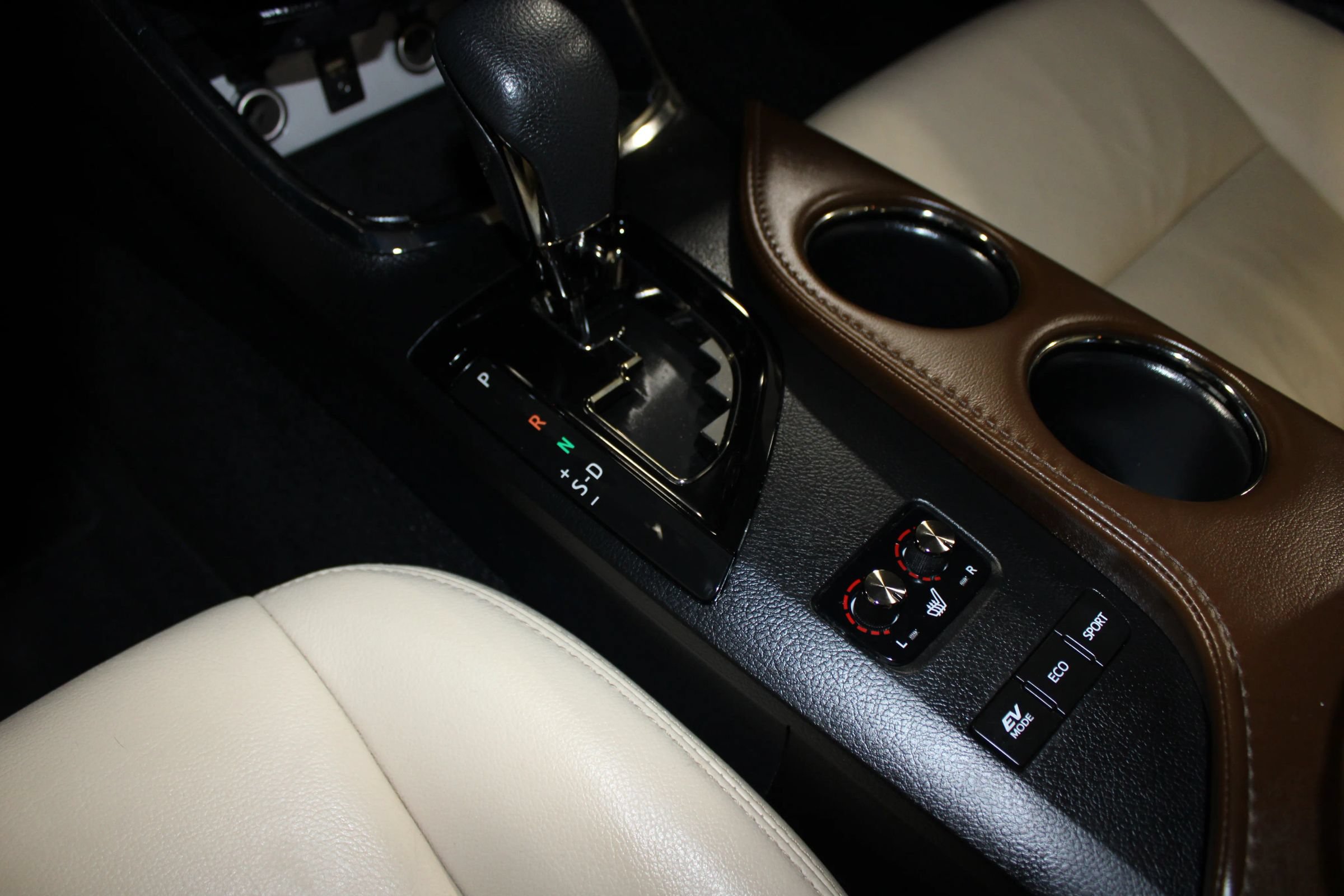 Used 2014 Toyota Avalon XLE Touring FWD image 19