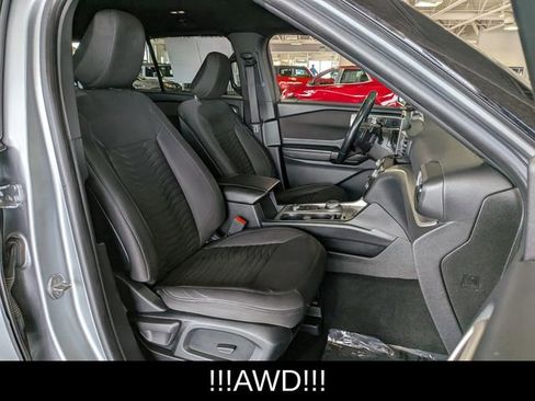 Used 2020 Ford Explorer XLT w/ Comfort Package image 24