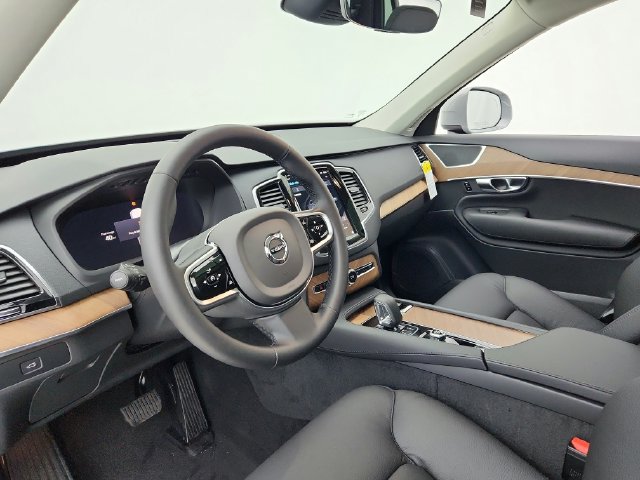 New 2025 Volvo XC90 B6 Plus w/ Protection Package Premier AWD/4WD image 24
