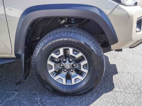 Used 2019 Toyota Tacoma TRD Off-Road w/ Technology Package image 9