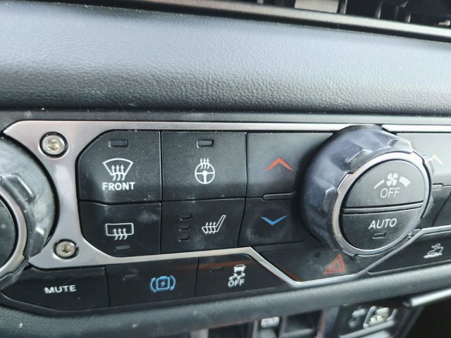 Used 2024 Jeep Wrangler Unlimited Sahara AWD/4WD image 16