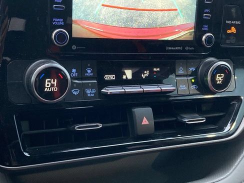 Used 2022 Toyota Highlander LE FWD image 23