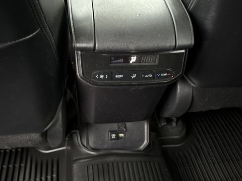 Used 2021 Toyota Highlander XLE image 14