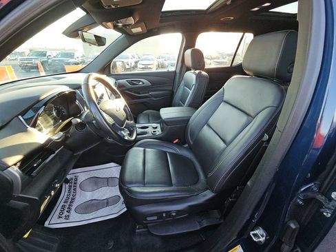 Used 2023 Chevrolet Traverse LT w/ LT Premium Package AWD/4WD image 3
