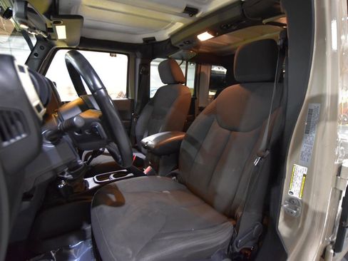 Used 2018 Jeep Wrangler Unlimited Sport S image 44