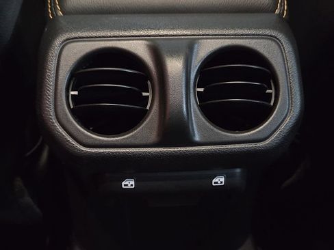 Used 2025 Jeep Gladiator Sport AWD/4WD image 15