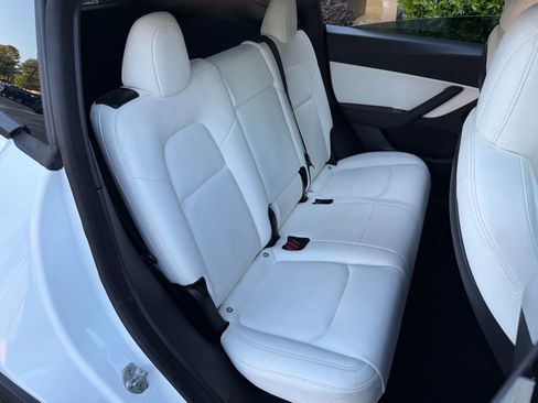 Used 2021 Tesla Model Y Long Range image 65