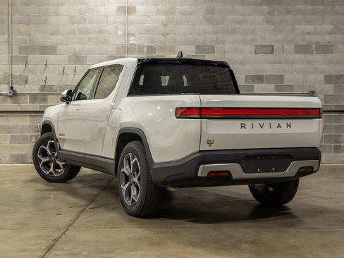 Used 2022 Rivian R1T Adventure AWD/4WD image 5
