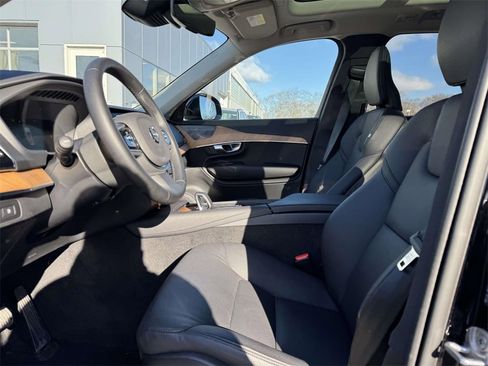 Certified 2024 Volvo XC90 T8 Plus w/ Protection Package Premier image 13