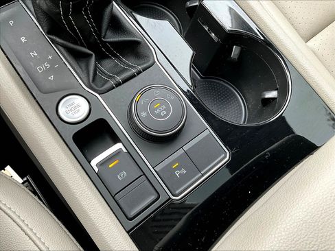 Used 2021 Volkswagen Atlas SEL AWD/4WD image 40