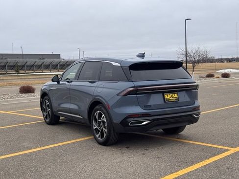 Used 2025 Lincoln Nautilus Premier image 32