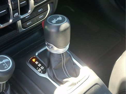 Used 2021 Jeep Wrangler Unlimited Sahara w/ LED Lighting Group AWD/4WD image 13