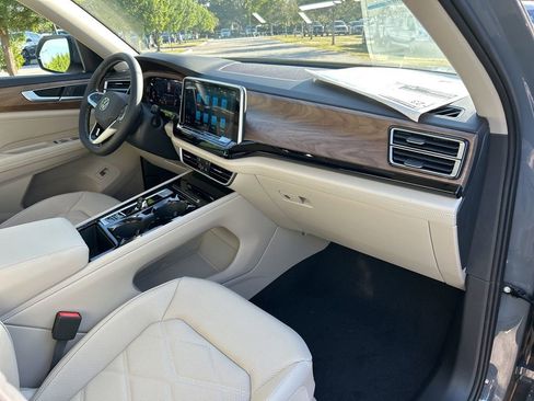 New 2026 Volkswagen Atlas SE FWD image 44
