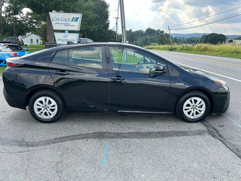 Used 2017 Toyota Prius Four FWD image 9