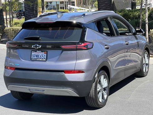 Used 2022 Chevrolet Bolt EUV LT w/ Convenience Package FWD image 25