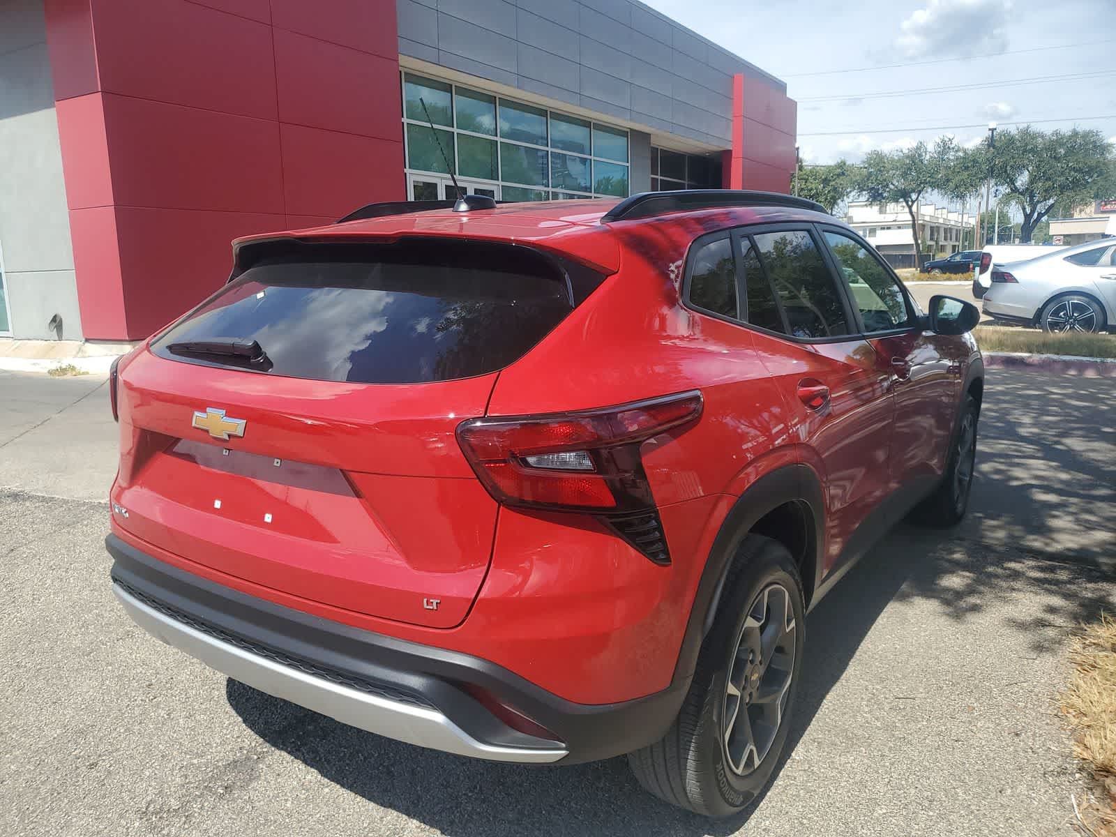 Used 2026 Chevrolet Trax LT FWD image 6