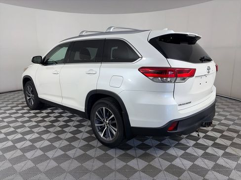 Used 2019 Toyota Highlander XLE AWD/4WD image 5