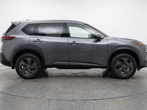 Used 2025 Nissan Rogue SV FWD image 11