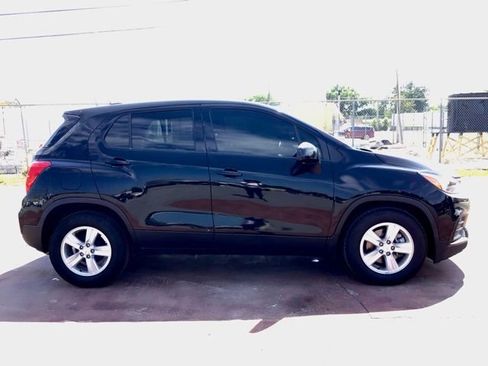 Used 2021 Chevrolet Trax LS w/ Tint and Cruise Package FWD image 3