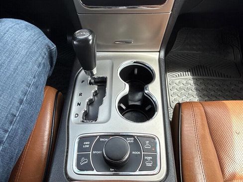 Used 2013 Jeep Grand Cherokee Overland AWD/4WD image 30