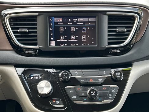 Used 2023 Chrysler Voyager LX FWD image 19