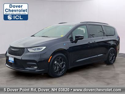 Used 2024 Chrysler Pacifica Premium