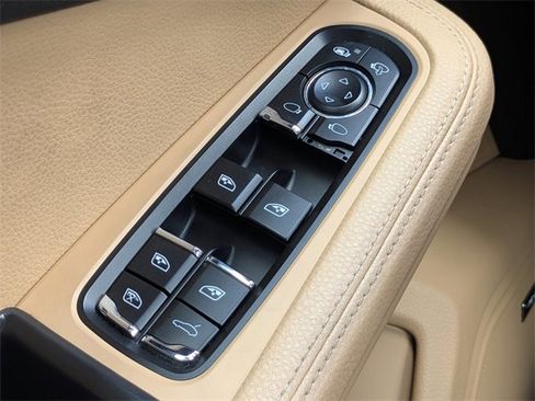 Used 2017 Porsche Macan S image 30