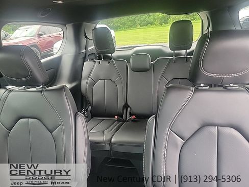 New 2027 Chrysler Pacifica Select FWD image 20
