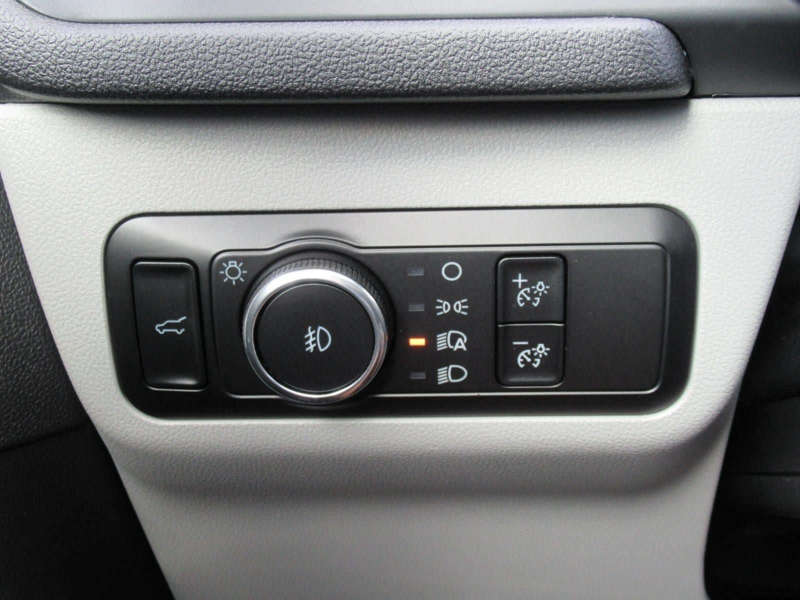 Used 2025 Ford Escape Platinum w/ Premium Technology Package AWD/4WD image 23