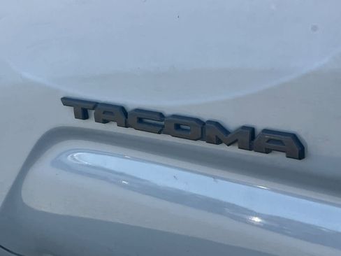 Used 2019 Toyota Tacoma TRD Sport w/ Technology Package image 7