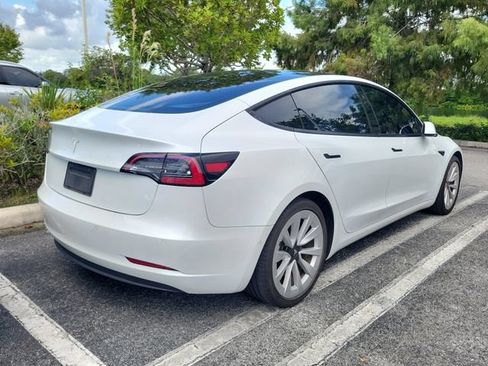 Used 2021 Tesla Model 3 Standard Range Plus RWD image 3