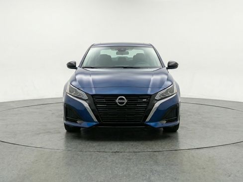 Used 2025 Nissan Altima 2.5 SV image 2