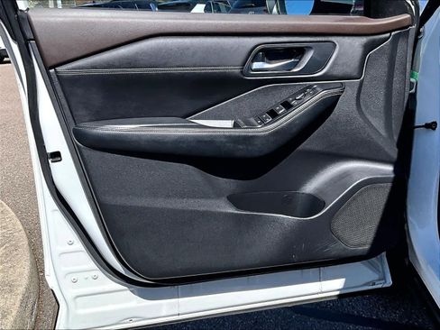 Certified 2023 Nissan Rogue SV w/ SV Premium B Package AWD/4WD image 9