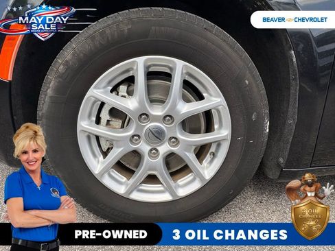 Used 2023 Chrysler Voyager LX FWD image 10