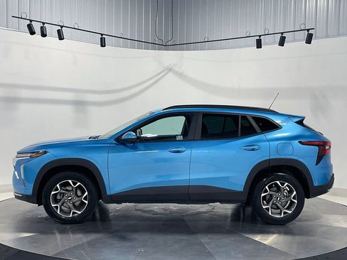Used 2025 Chevrolet Trax LT FWD image 14