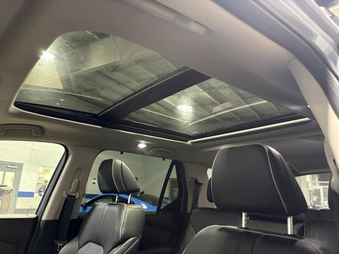 Used 2025 Honda Pilot Elite image 23