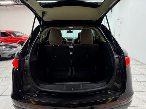 Used 2013 Lincoln MKT AWD image 18