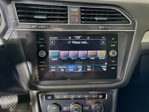 Used 2021 Volkswagen Tiguan SE AWD/4WD image 18