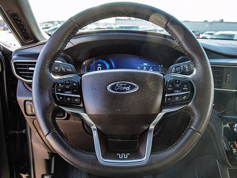 Used 2023 Ford Explorer King Ranch w/ Technology Package image 8