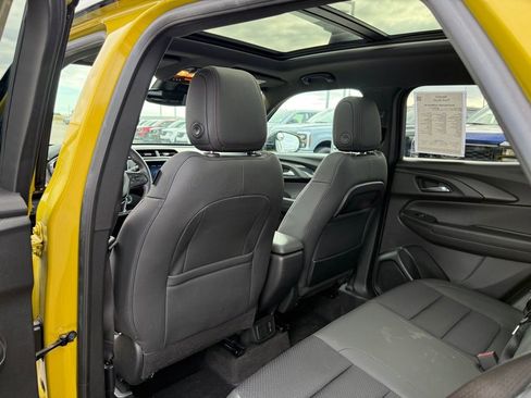 Used 2023 Chevrolet TrailBlazer RS w/ Sun and Liftgate Package image 10