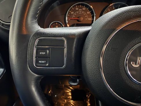 Used 2018 Jeep Wrangler Sport AWD/4WD image 17